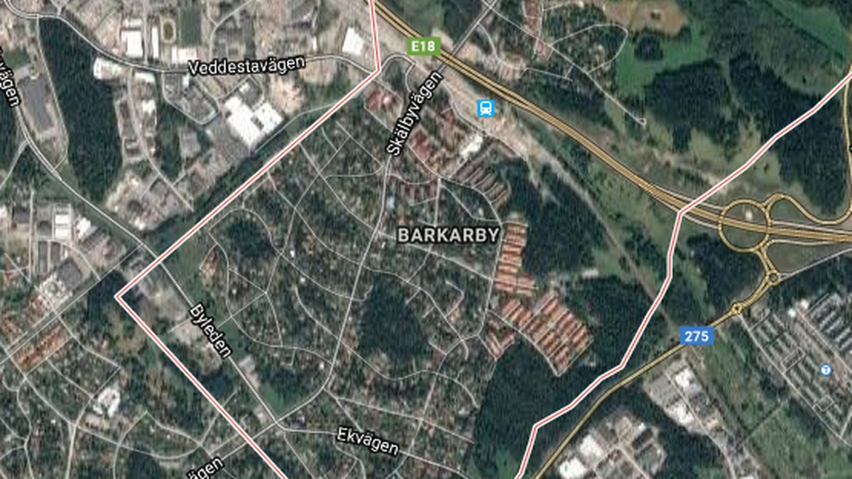 I Barkarby-området ska han ha våldtagit två kvinnor efter att ha lurat in dem i en svarttaxi.